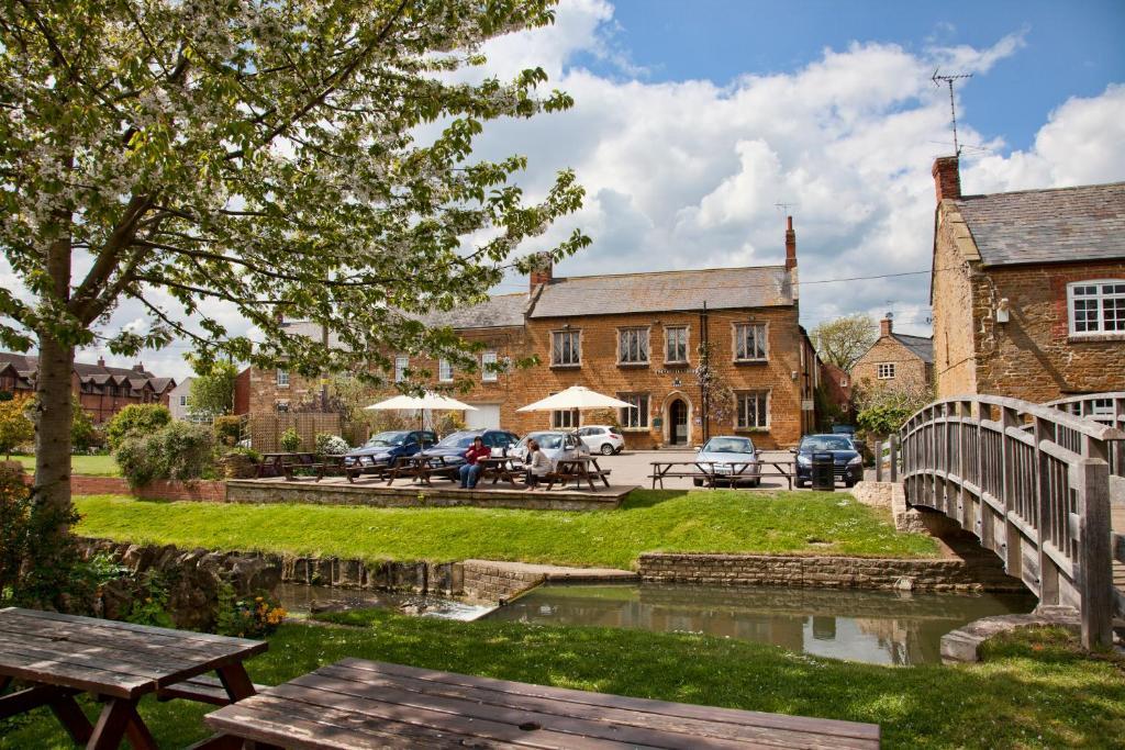 The Nevill Arms Hotel Medbourne Exterior foto